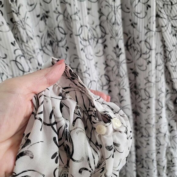 Michel Studio Collection EUC Semi-sheer white and black damask print blouse - Picture 5 of 9